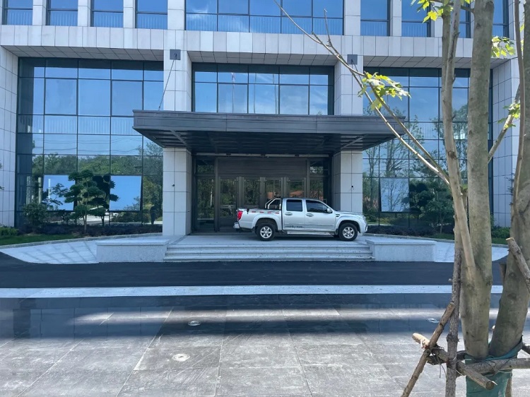 安徽怀宁凹凸集团总部铜门铜雨棚工程项目(图9)