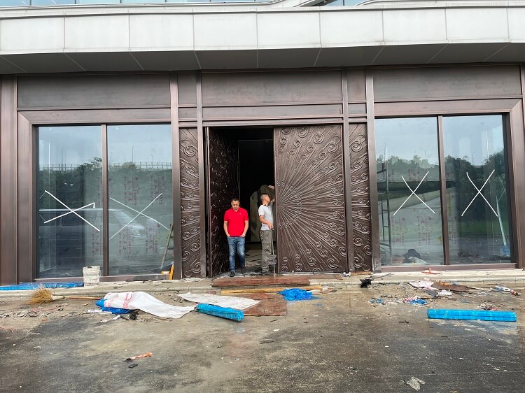 天臣集团铜门(图3)