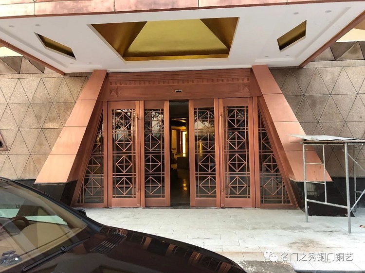 金字塔自然疗法铜门工程(图3)